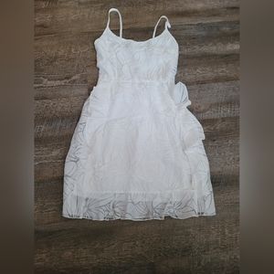 Junior's small white dress